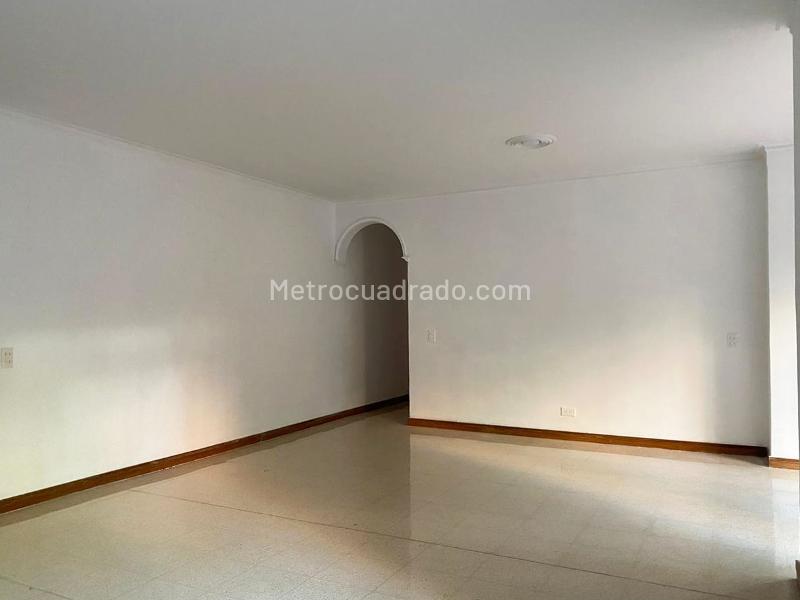 3BR Apartment with Study and Covered Parking in El Poblado - 2