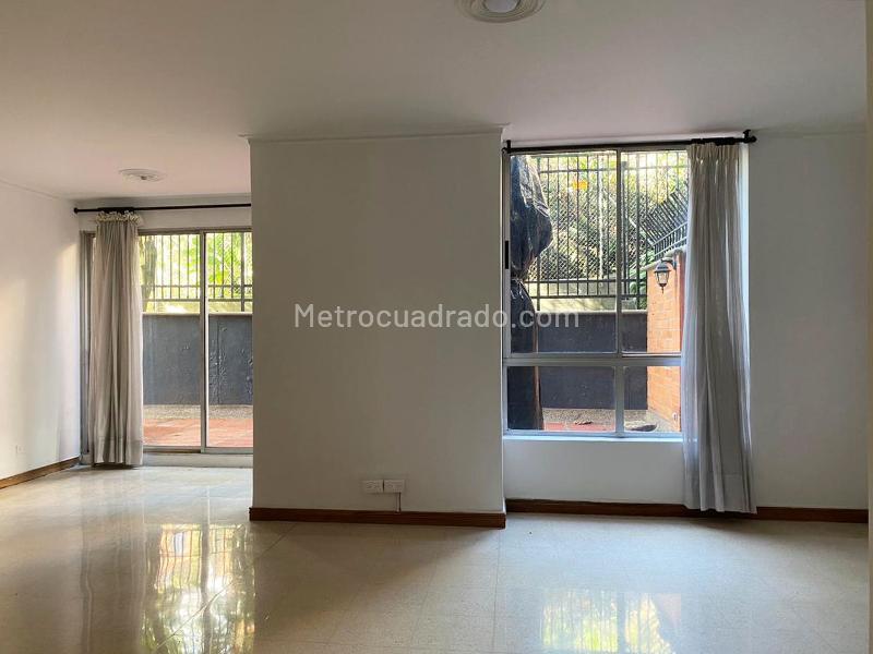 3BR Apartment with Study and Covered Parking in El Poblado - 3
