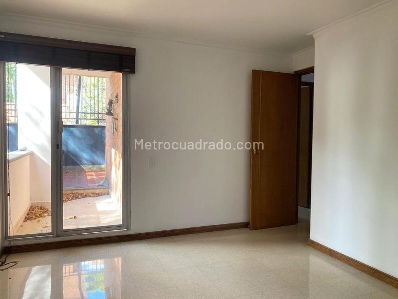 3BR Apartment with Study and Covered Parking in El Poblado - 8