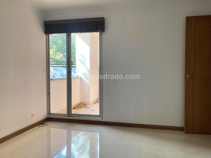 3BR Apartment with Study and Covered Parking in El Poblado - 9