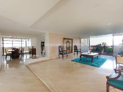 Apartamento de 4 alcobas en venta en El Poblado, Medellín, 425 m² · foto 3 de 19