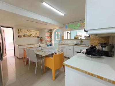 Apartamento de 4 alcobas en venta en El Poblado, Medellín, 425 m² · foto 8 de 19