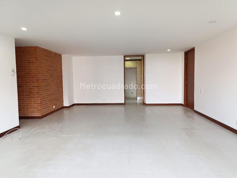 Apartamento de 3 Alcobas en El Poblado con Balcón - 2