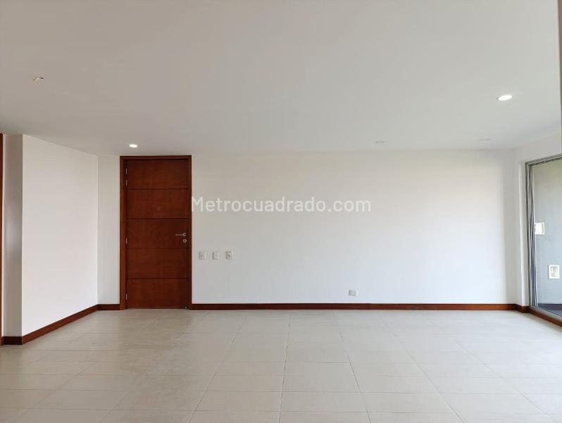 Apartamento de 3 Alcobas en El Poblado con Balcón - 3