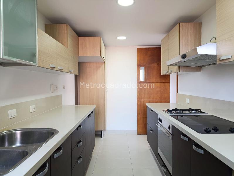 Apartamento de 3 Alcobas en El Poblado con Balcón - 4