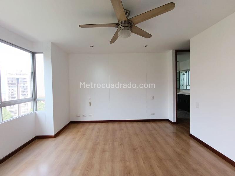 Apartamento de 3 Alcobas en El Poblado con Balcón - 9