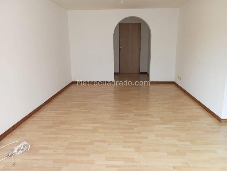 3BR Apartment with Balcony and Covered Lineal Parking in El Poblado - 2