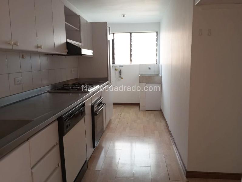 3BR Apartment with Balcony and Covered Lineal Parking in El Poblado - 3