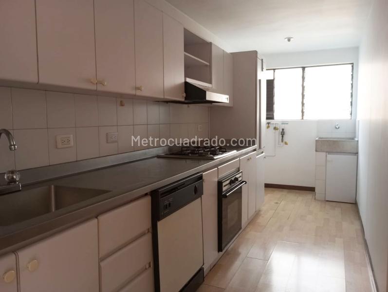 3BR Apartment with Balcony and Covered Lineal Parking in El Poblado - 4