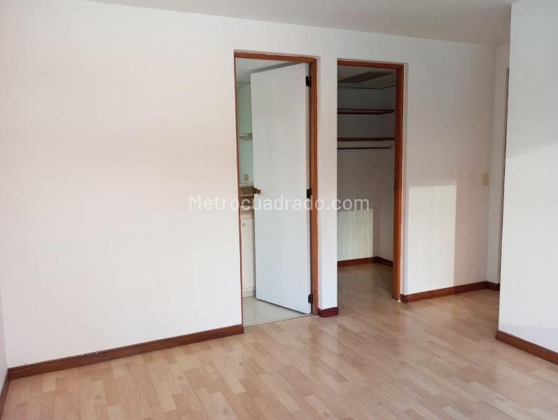 3BR Apartment with Balcony and Covered Lineal Parking in El Poblado - 7