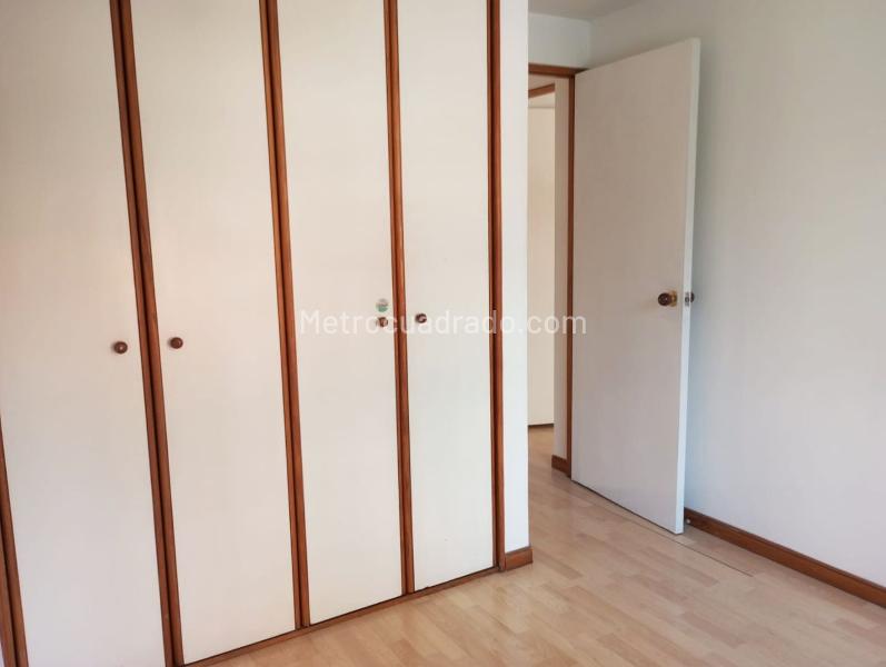 3BR Apartment with Balcony and Covered Lineal Parking in El Poblado - 9