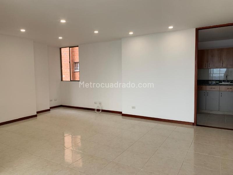 Apartamento de 3 Alcobas con Balcón y Parqueadero Cubierto en El Poblado - 3
