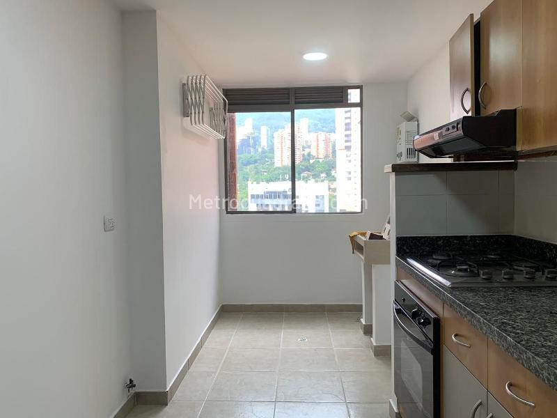 Apartamento de 3 Alcobas con Balcón y Parqueadero Cubierto en El Poblado - 5