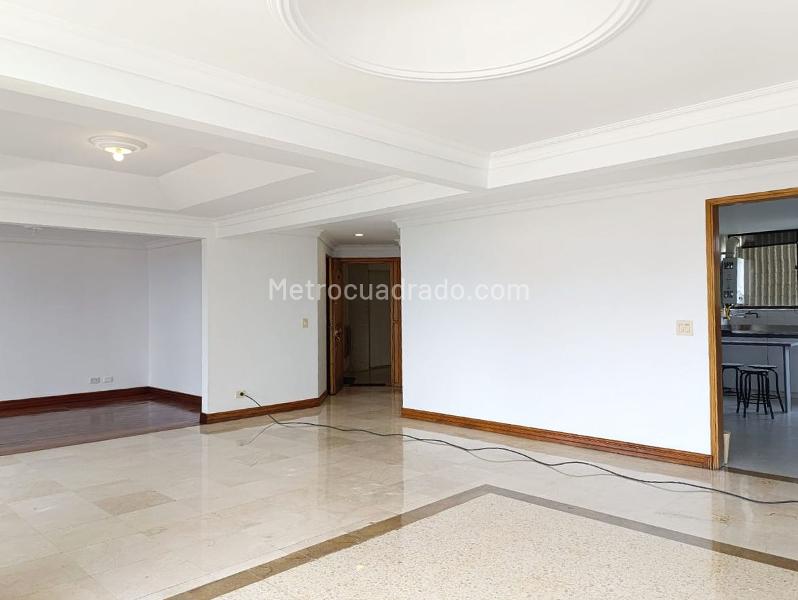 3BR Apartment for Rent with 5 Baths in Gated Unit, El Poblado - 4