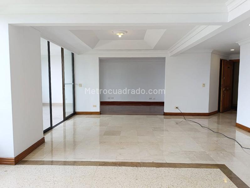 3BR Apartment for Rent with 5 Baths in Gated Unit, El Poblado - 3