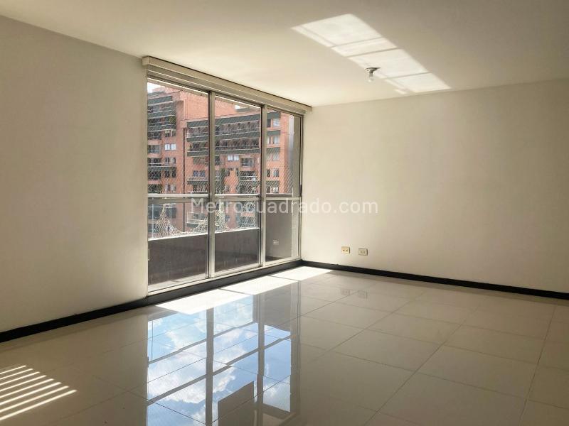 Apartamento de 2 Alcobas en El Poblado (Conjunto Cerrado) - 4