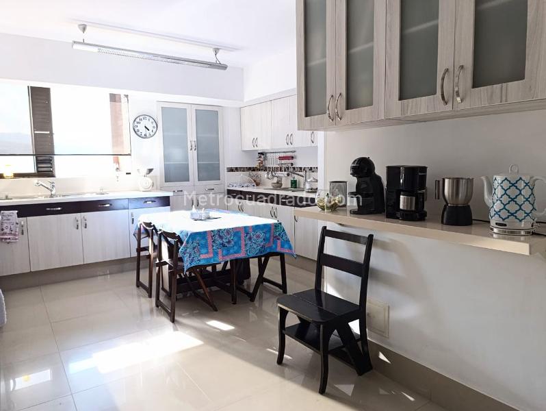 Apartamento Elegante de 4 Alcobas con Jacuzzi en El Poblado - 7