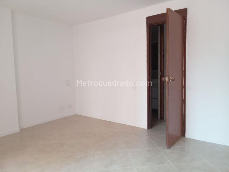 Spacious 4BR Apartment with Terrace in El Poblado - 7