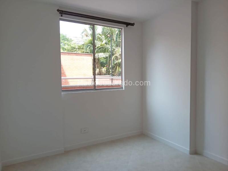 Spacious 4BR Apartment with Terrace in El Poblado - 8