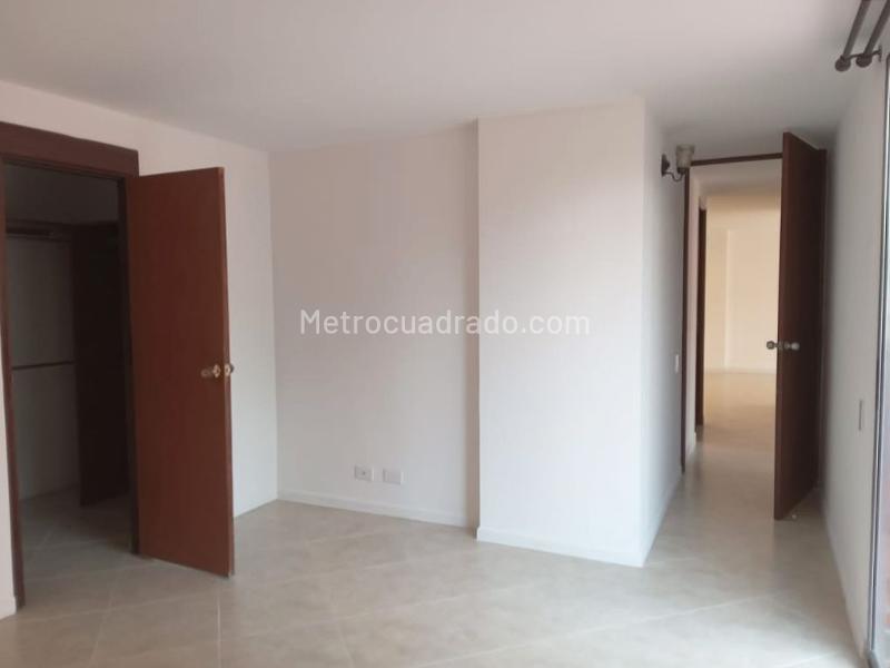 Spacious 4BR Apartment with Terrace in El Poblado - 9