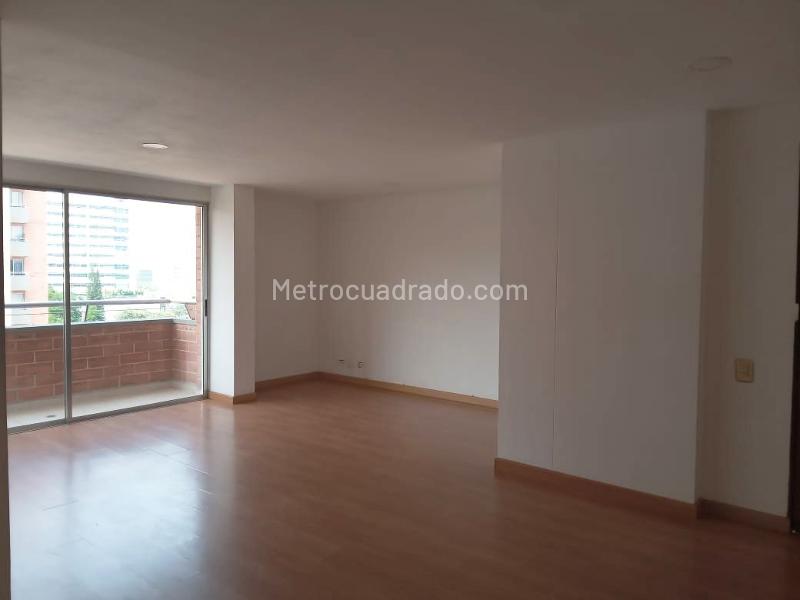 Apartamento Encantador de 2 Alcobas con Piscina en El Poblado - 4