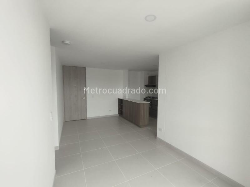 Apartamento de 3 Alcobas con Balcón y Parqueadero Cubierto en El Poblado - 3