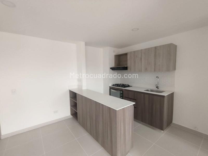 Apartamento de 3 Alcobas con Balcón y Parqueadero Cubierto en El Poblado - 5