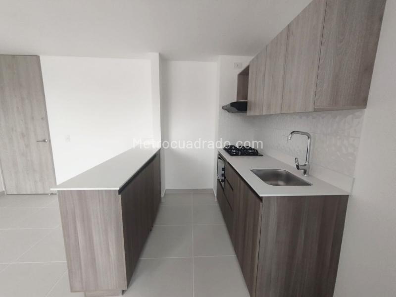 Apartamento de 3 Alcobas con Balcón y Parqueadero Cubierto en El Poblado - 6