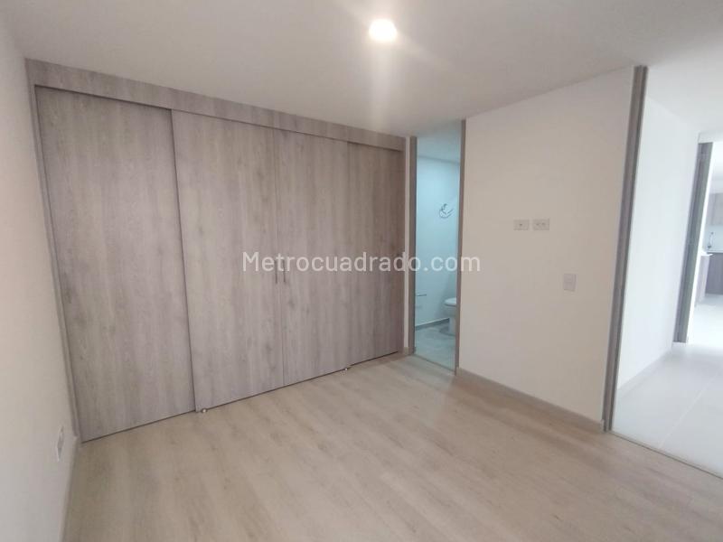 Apartamento de 3 Alcobas con Balcón y Parqueadero Cubierto en El Poblado - 7