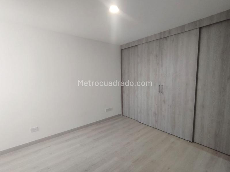 Apartamento de 3 Alcobas con Balcón y Parqueadero Cubierto en El Poblado - 9