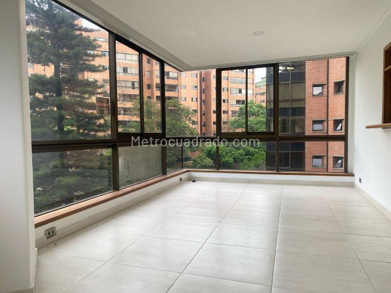 Cozy 2BR Apartment with Service Room in El Poblado - 2