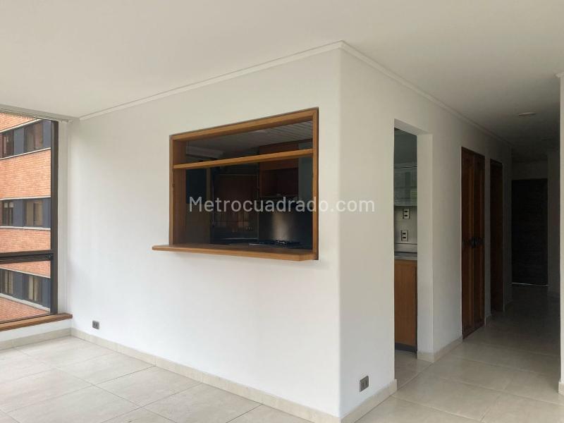 Cozy 2BR Apartment with Service Room in El Poblado - 3