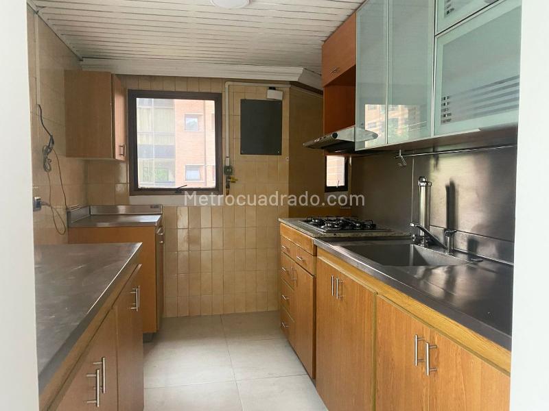 Cozy 2BR Apartment with Service Room in El Poblado - 8