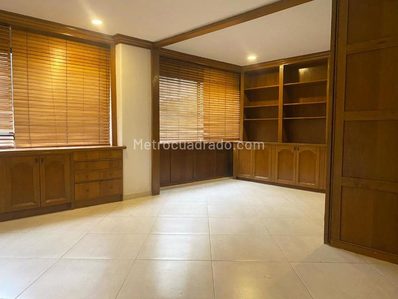 Cozy 2BR Apartment with Service Room in El Poblado - 9