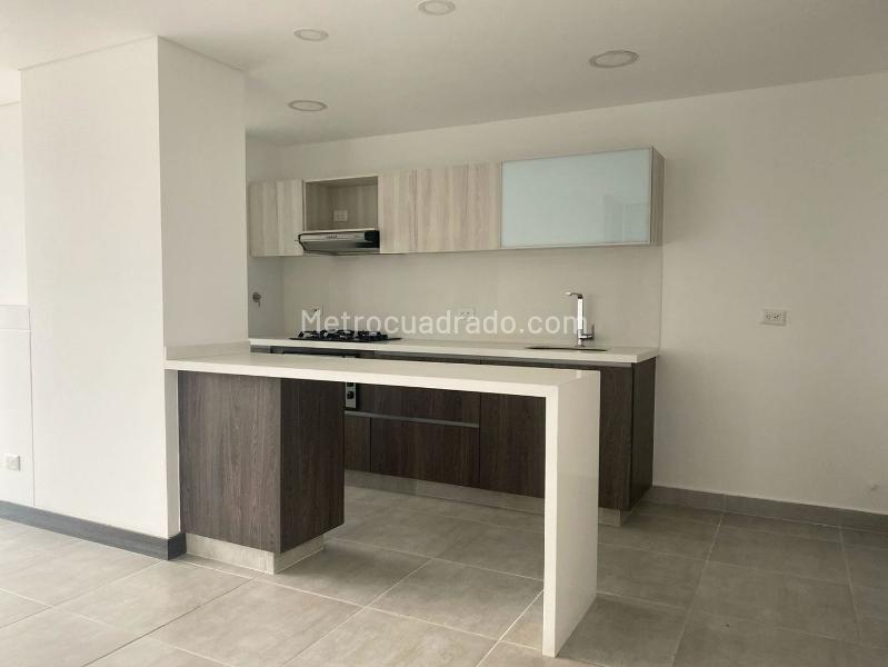 Apartamento de 2 Alcobas con Baños Privados en El Poblado - 6