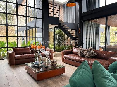 Casa de 3 alcobas en venta en Rionegro, Rionegro, 410 m² · foto 2 de 18