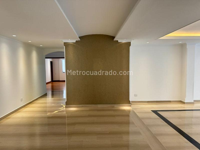 Luxurious 4BR Apartment with 5 Baths in El Poblado - 3