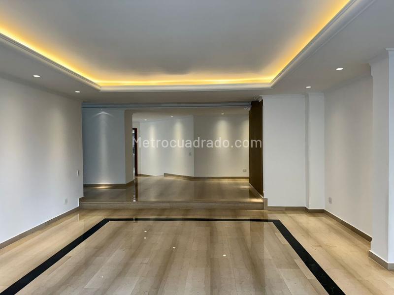 Luxurious 4BR Apartment with 5 Baths in El Poblado - 2
