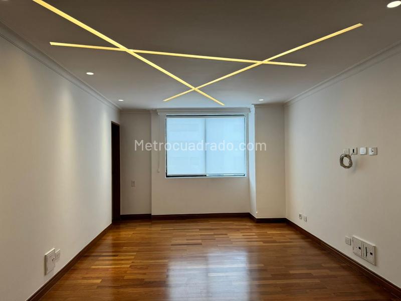 Luxurious 4BR Apartment with 5 Baths in El Poblado - 4