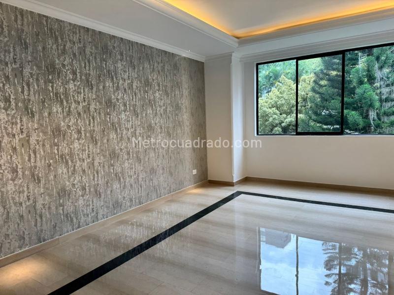 Luxurious 4BR Apartment with 5 Baths in El Poblado - 5