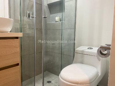 Apartamento de 2 alcobas en arriendo en El Poblado, Medellín, 95 m² · foto 14 de 16