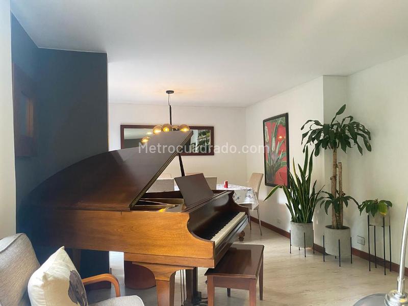 Apartamento de 2 Alcobas con Terraza en El Poblado (Unidad Cerrada) - 2