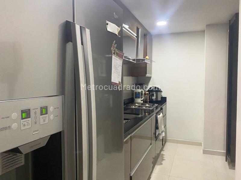Apartamento de 2 Alcobas con Terraza en El Poblado (Unidad Cerrada) - 8