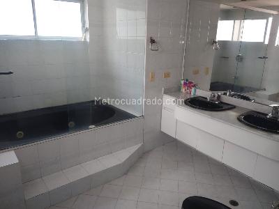 Casa de 4 alcobas en venta en El Poblado, Medellín, 300 m² · foto 15 de 19