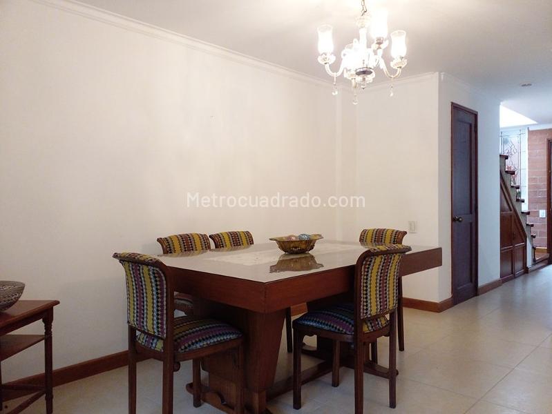 Casa – Envigado, Valle de Aburrá - Más
