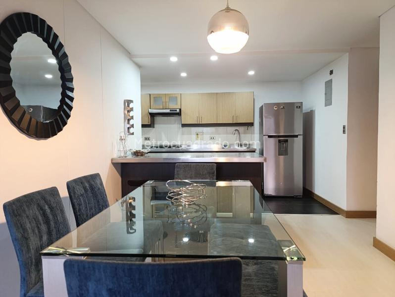 Apartamento de 2 Alcobas con Balcón y Parqueadero Cubierto en El Poblado - 2