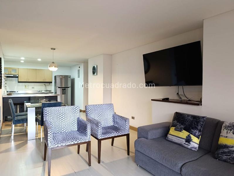 Apartamento de 2 Alcobas con Balcón y Parqueadero Cubierto en El Poblado - 3