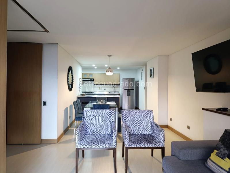 Apartamento de 2 Alcobas con Balcón y Parqueadero Cubierto en El Poblado - 4