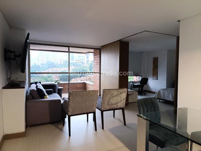 Apartamento de 2 Alcobas con Balcón y Parqueadero Cubierto en El Poblado - 5