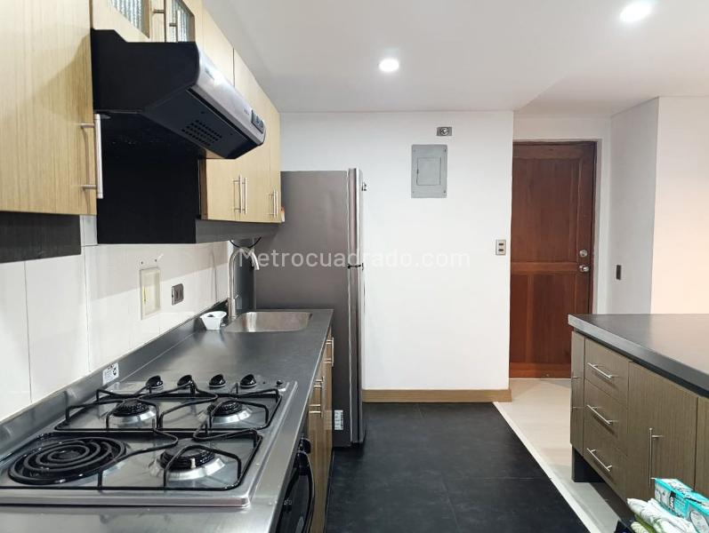 Apartamento de 2 Alcobas con Balcón y Parqueadero Cubierto en El Poblado - 6